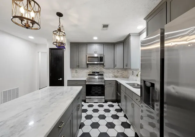 Photo 3 of Single family home for sale at 425 Quail Run Rd, Versailles, KY 40383 | MLS# 26019288 | Listing updated on 2026-09-09