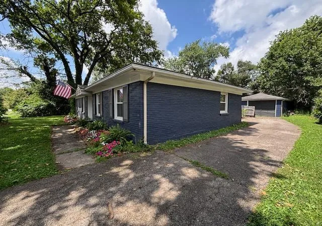 Photo 3 of Single family home for sale at 3527 Greentree Rd, Lexington, KY 40517 | MLS# 26019329 | Listing updated on 2026-09-15