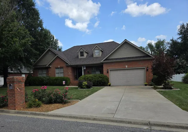 Photo 2 of Single family home for sale at 180 Peppers Ml Dr, Paducah, KY 42001 | MLS# 26019462 | Listing updated on 2026-09-07
