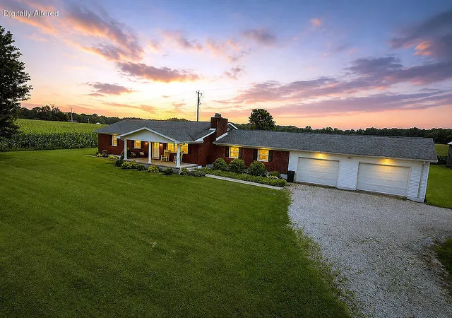 Photo 2 of Single family home for sale at 586 Harristown Rd, Russell Springs, KY 42642 | MLS# 26019361 | Listing updated on 2026-09-10