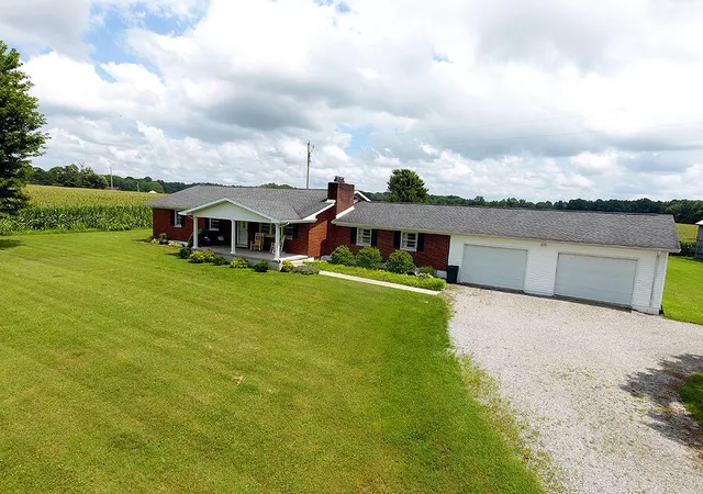 Photo 3 of Single family home for sale at 586 Harristown Rd, Russell Springs, KY 42642 | MLS# 26019361 | Listing updated on 2026-09-10