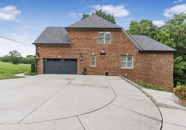 Photo 3 of Single family home for sale at 216 Avawam Dr, Richmond, KY 40475 | MLS# 26019519 | Listing updated on 2026-08-14