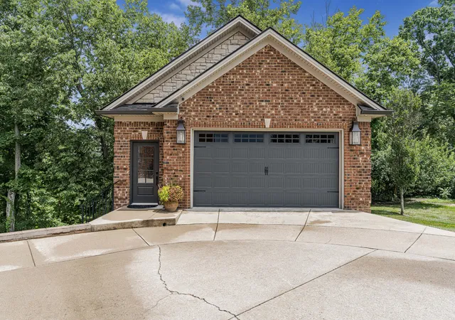 Photo 3 of Single family home for sale at 216 Avawam Dr, Richmond, KY 40475 | MLS# 26019519 | Listing updated on 2026-08-14