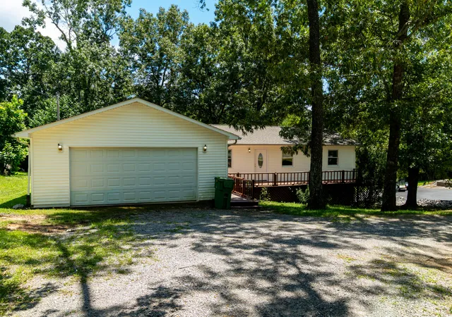 Photo 1 of Single family home for sale at 197 Dogwood Trl, Gilbertsville, KY 42044 | MLS# 26019370 | Listing updated on 2026-08-19
