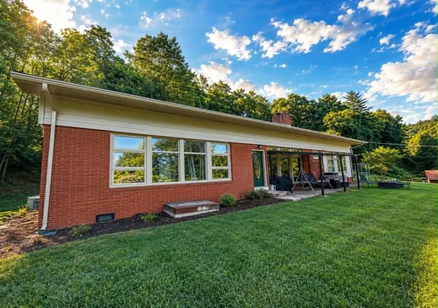 Photo 1 of Single family home for sale at 821 Ivy, Harlan, KY 40831 | MLS# 26019435 | Listing updated on 2026-07-22