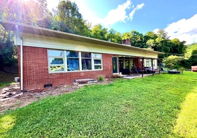 Photo 2 of Single family home for sale at 821 Ivy, Harlan, KY 40831 | MLS# 26019435 | Listing updated on 2026-07-22