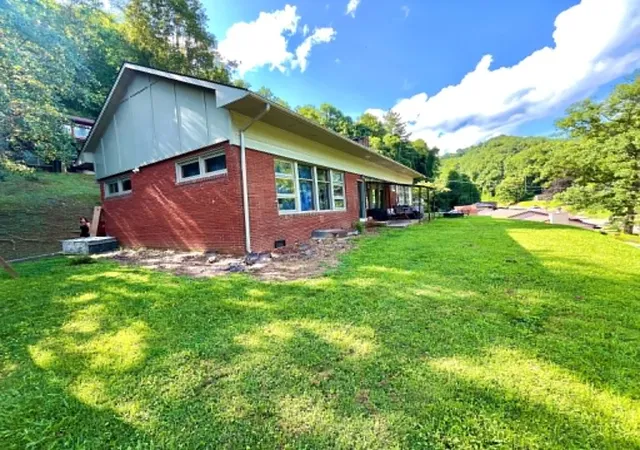 Photo 3 of Single family home for sale at 821 Ivy, Harlan, KY 40831 | MLS# 26019435 | Listing updated on 2026-07-22
