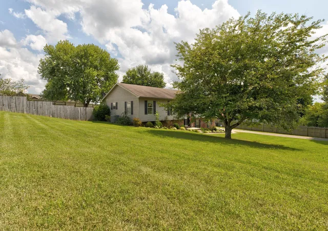 Photo 1 of Single family home for sale at 1510 Fogg Pike, Mt Sterling, KY 40353 | MLS# 26023620 | Listing updated on 2026-08-31