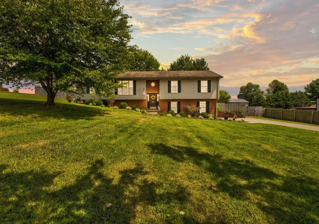 Photo 3 of Single family home for sale at 1510 Fogg Pike, Mt Sterling, KY 40353 | MLS# 26023620 | Listing updated on 2026-08-31