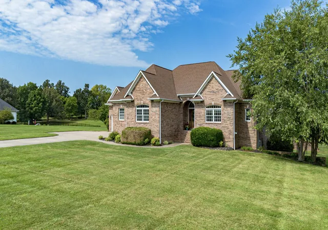 Photo 2 of Single family home for sale at 2427 S Friendship Rd, Paducah, KY 42003 | MLS# 26022873 | Listing updated on 2026-09-05