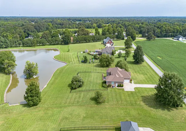 Photo 3 of Single family home for sale at 2427 S Friendship Rd, Paducah, KY 42003 | MLS# 26022873 | Listing updated on 2026-09-19