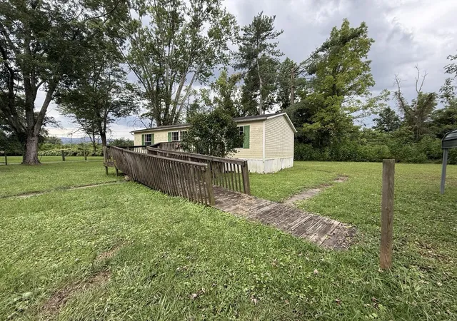 Photo 3 of Sale Pending at 13 Duncan Ln, Middlesboro, KY 40965 | MLS# 26019353 | Listing updated on 2026-09-02