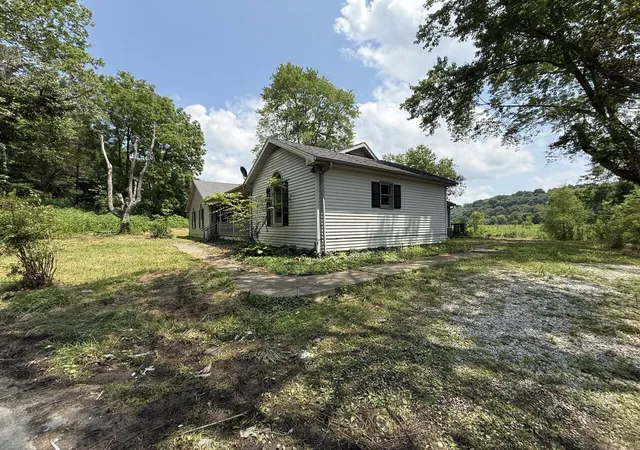 Photo 2 of Sale Pending at 2932 Maret Cemetery Rd, Mount Vernon, KY 40456 | MLS# 26019362 | Listing updated on 2026-08-27