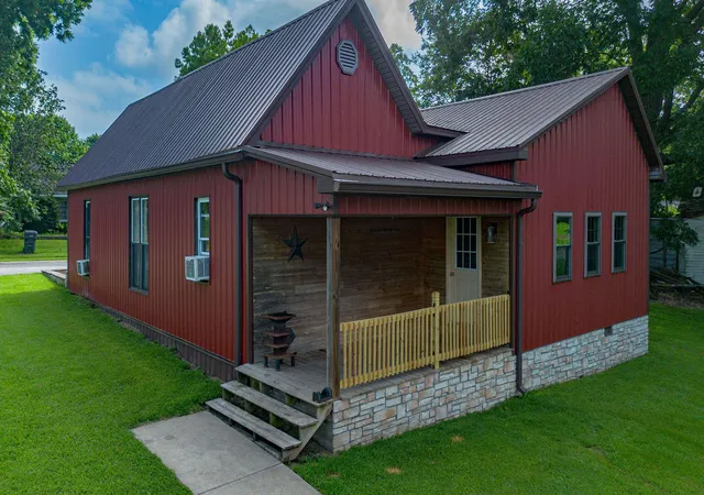 Photo 1 of Sale Pending at 117 Broadway St, Marion, KY 42064 | MLS# 26019395 | Listing updated on 2026-09-08