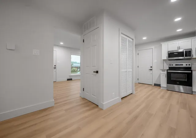 Photo 4 of Single family home for sale at 2434 Seine Rd, Lexington, KY 40504 | MLS# 26019540 | Listing updated on 2026-09-14
