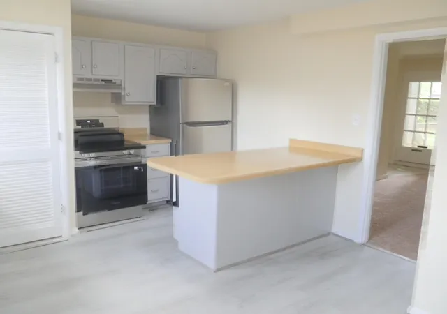 Listing Photo 4 - Condo for sale in building located at 1435 N Forbes Rd, Lexington, KY 40511 - Unit #35
