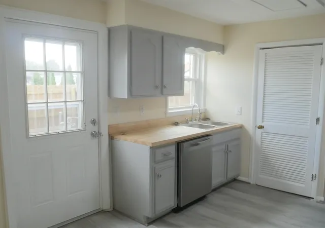 Listing Photo 5 - Condo for sale in building located at 1435 N Forbes Rd, Lexington, KY 40511 - Unit #35