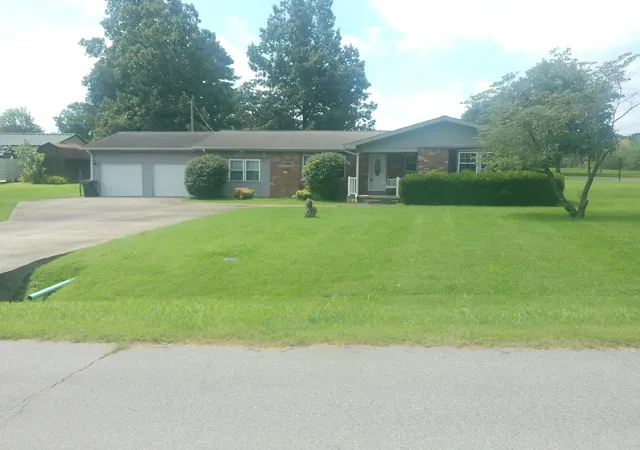 Photo 1 of Single family home for sale at 221 Maple Ave, Calvert City, KY 42029 | MLS# 26019391 | Listing updated on 2026-09-03