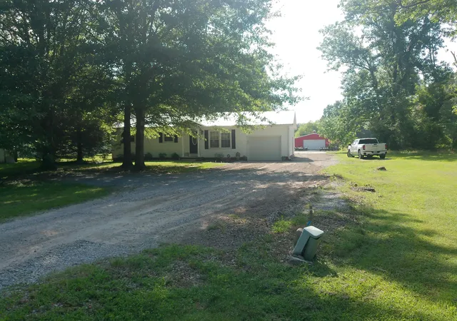 Photo 3 of Single family home for sale at 2631 Husband Rd, Paducah, KY 42003 | MLS# 26019398 | Listing updated on 2026-09-14
