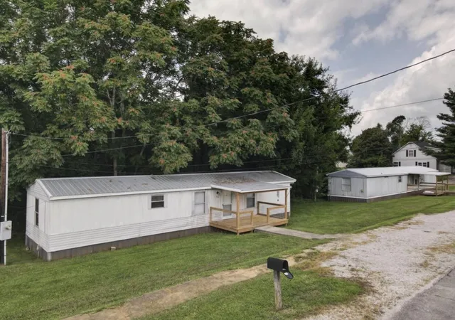 Photo 1 of Single family home for sale at 16 E High St, Monticello, KY 42633 | MLS# 26019487 | Listing updated on 2026-07-22