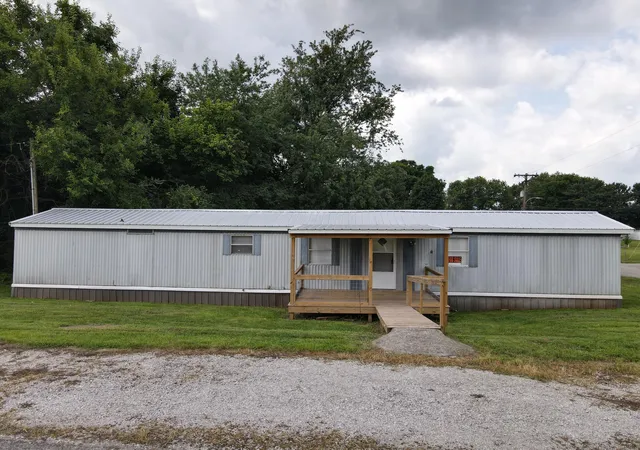 Photo 3 of Single family home for sale at 16 E High St, Monticello, KY 42633 | MLS# 26019487 | Listing updated on 2026-07-22