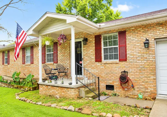 Photo 2 of Single family home for sale at 987 E Ky Hwy 312, Corbin, KY 40701 | MLS# 26019476 | Listing updated on 2026-07-22