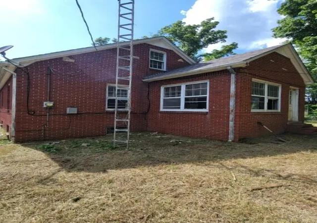 Photo 2 of Single family home for sale at 93 Clayton Dr, Murray, KY 42071 | MLS# 26019951 | Listing updated on 2026-08-14
