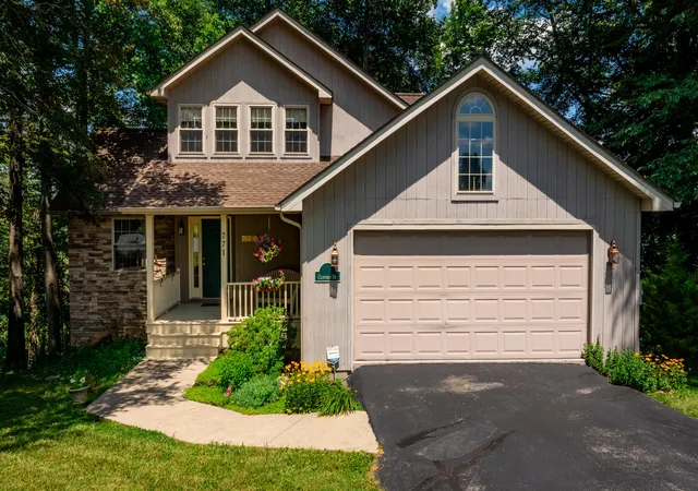 Photo 2 of Single family home for sale at 771 Cliffside Dr, Russell Springs, KY 42642 | MLS# 26019514 | Listing updated on 2026-08-21