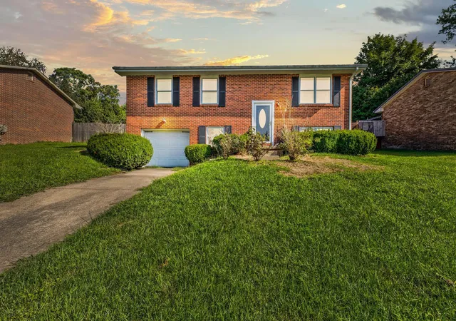 Photo 2 of Sale Pending at 904 Shoemoore Dr, Mt Sterling, KY 40353 | MLS# 26023212 | Listing updated on 2026-09-14