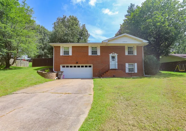Photo 1 of Sale Pending at 332 Anita Dr, Paducah, KY 42003 | MLS# 26019571 | Listing updated on 2026-09-02