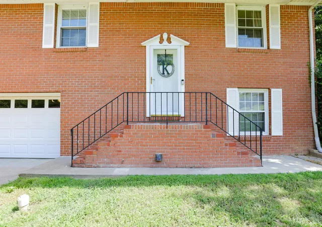 Photo 4 of Sale Pending at 332 Anita Dr, Paducah, KY 42003 | MLS# 26019571 | Listing updated on 2026-09-15