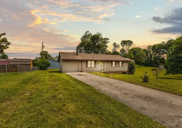 Photo 2 of Single family home for sale at 913 916 Robin Ave, Mount Sterling, KY 40353 | MLS# 26020323 | Listing updated on 2026-08-18