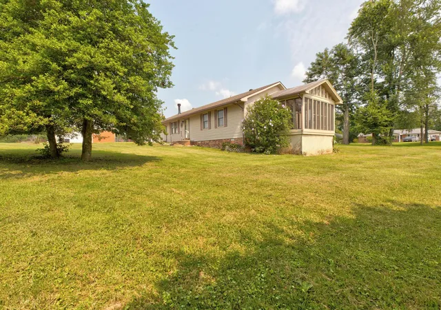 Photo 3 of Single family home for sale at 913 916 Robin Ave, Mount Sterling, KY 40353 | MLS# 26020323 | Listing updated on 2026-08-18