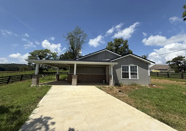 Photo 1 of Single family home for sale at 1505 White Rd, Somerset, KY 42501 | MLS# 26019523 | Listing updated on 2026-09-03