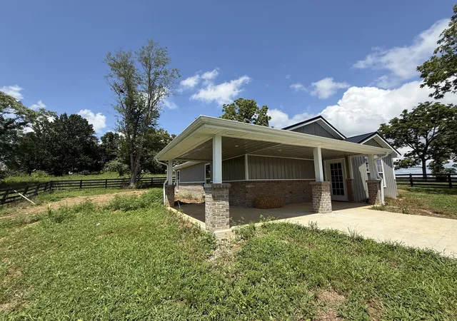 Photo 2 of Single family home for sale at 1505 White Rd, Somerset, KY 42501 | MLS# 26019523 | Listing updated on 2026-09-03