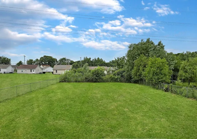 Photo 3 of Single family home for sale at 1977 Timberline Cir, Oak Grove, KY 42262 | MLS# 26019618 | Listing updated on 2026-07-23