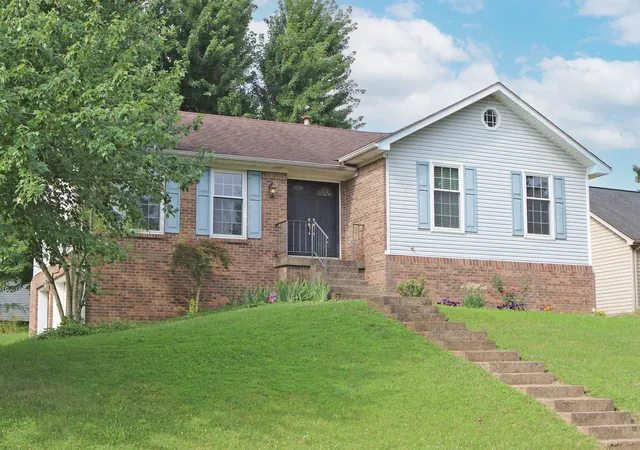Photo 2 of Sale Pending at 388 Cromwell Way, Lexington, KY 40503 | MLS# 26019500 | Listing updated on 2026-08-01