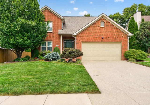 Single family home for sale at 959 Forest Lake Dr, Lexington, KY 40515 | MLS# 26023388