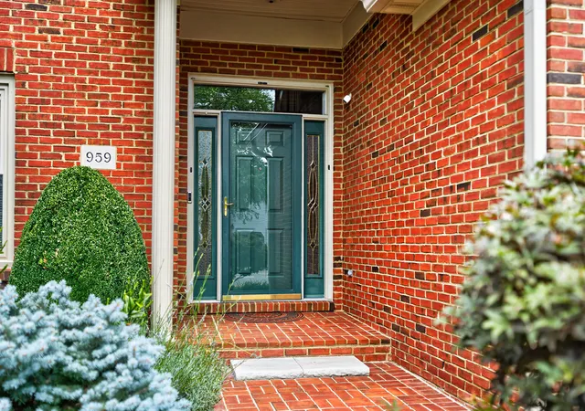 Photo 3 of Single family home for sale at 959 Forest Lake Dr, Lexington, KY 40515 | MLS# 26023388 | Listing updated on 2026-10-09