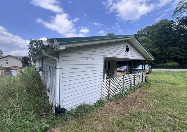 Photo 3 of Single family home for sale at 712 Balmoral Rd, Middlesboro, KY 40965 | MLS# 26019521 | Listing updated on 2026-08-12