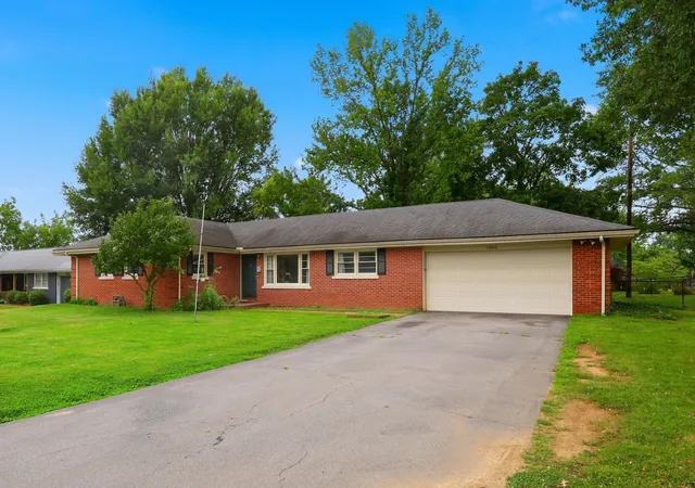 Photo 2 of Sale Pending at 1600 Atlanta Dr, Lexington, KY 40505 | MLS# 26019592 | Listing updated on 2026-10-13
