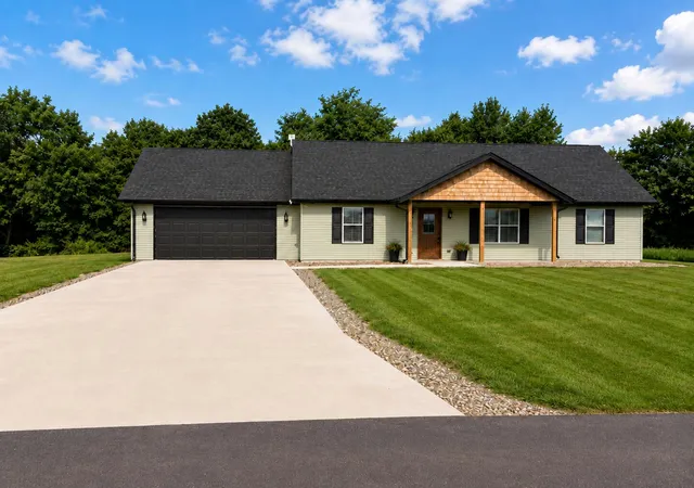 Photo 1 of Single family home for sale at 124 Rilda Rdg Rd, Lancaster, KY 40444 | MLS# 26019568 | Listing updated on 2026-09-04