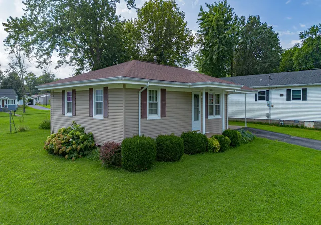 Photo 2 of Sale Pending at 310 Drake St, Marion, KY 42064 | MLS# 26019532 | Listing updated on 2026-08-05
