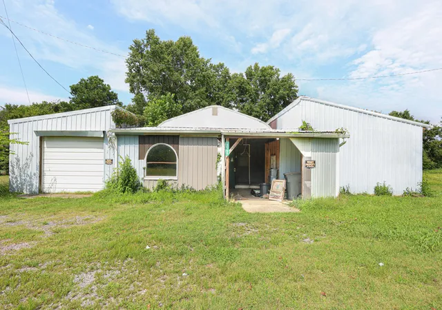 Photo 3 of Single family home for sale at 2345 Highway 564, Mayfield, KY 42066 | MLS# 26019538 | Listing updated on 2026-08-24