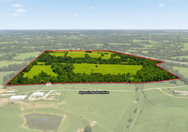 Photo 4 of Sale Pending at 935 Paxton Rd, Lawrenceburg, KY 40342 | MLS# 26019974 | Listing updated on 2026-09-17