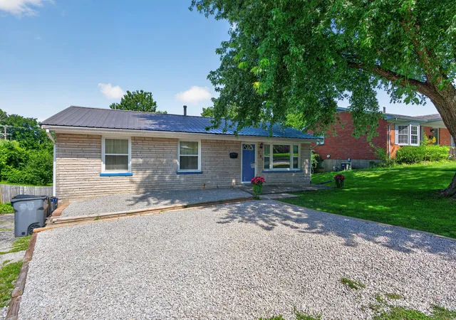 Photo 2 of Sale Pending at 589 Plainview Rd, Lexington, KY 40517 | MLS# 26019575 | Listing updated on 2026-08-30