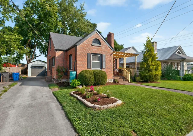 Photo 3 of Single family home for sale at 721 Headley Ave, Lexington, KY 40508 | MLS# 26019579 | Listing updated on 2026-09-14