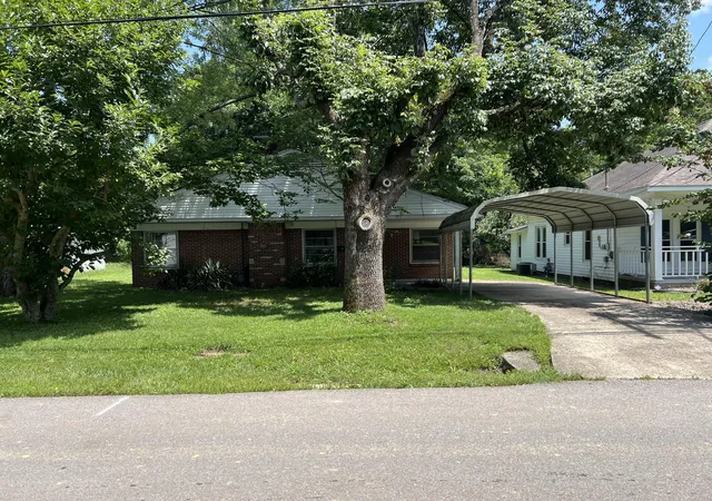 Photo 3 of Single family home for sale at 211 S 15th Street, Murray, KY 42071 | MLS# 26019754 | Listing updated on 2026-09-24