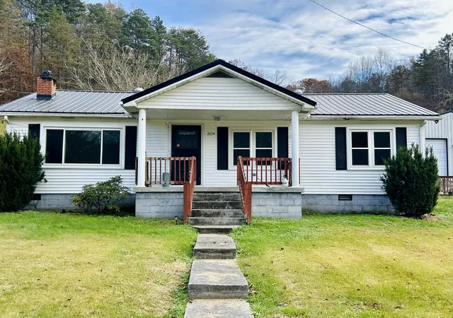 Photo 3 of Sale Pending at 319 Highway 472, Manchester, KY 40962 | MLS# 26019602 | Listing updated on 2026-09-15