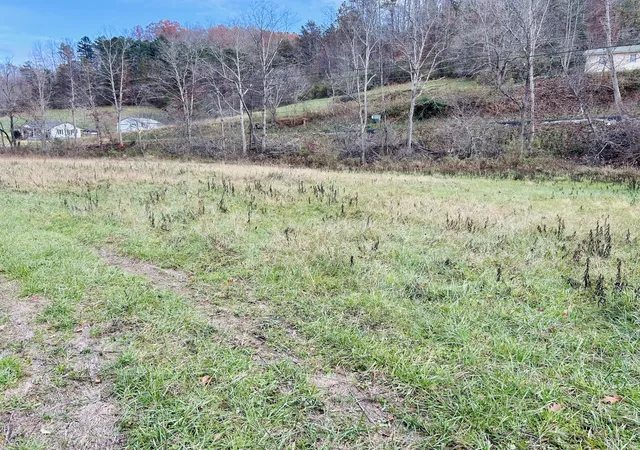 Photo 3 of Sale Pending at 319 Highway 472, Manchester, KY 40962 | MLS# 26019602 | Listing updated on 2026-09-15